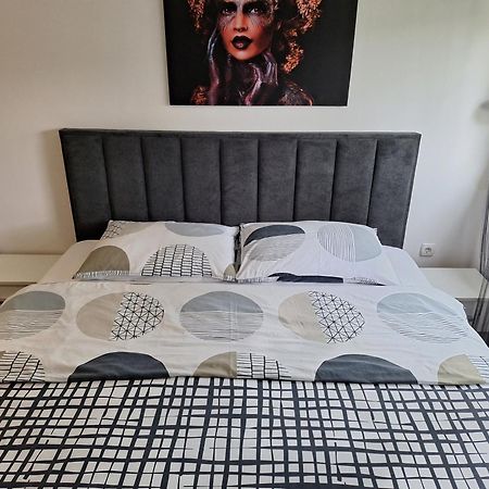 Apartment Sven Vinkovci Bagian luar foto