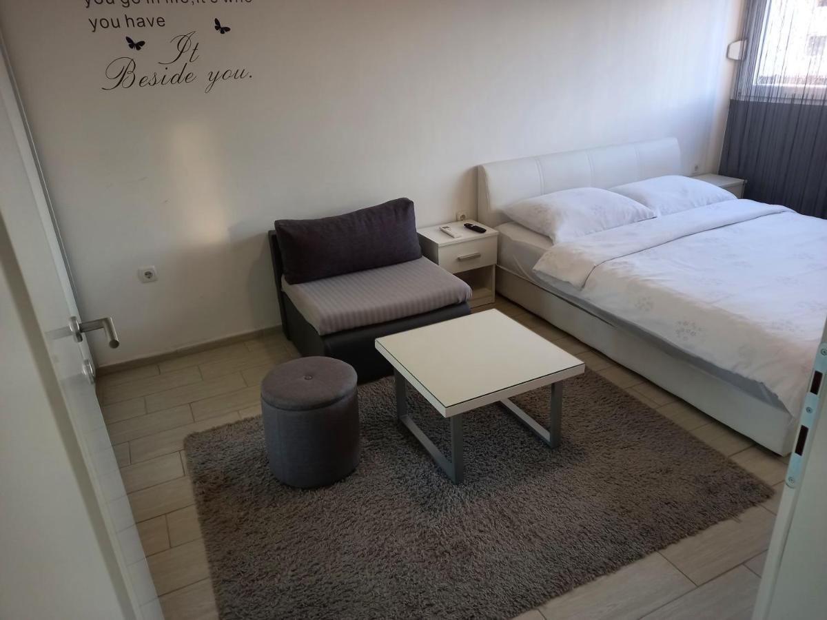 Apartment Sven Vinkovci Bagian luar foto