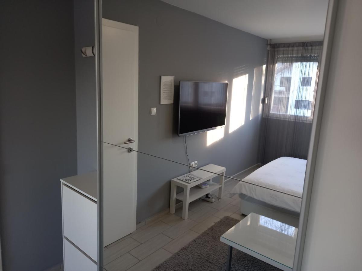 Apartment Sven Vinkovci Bagian luar foto
