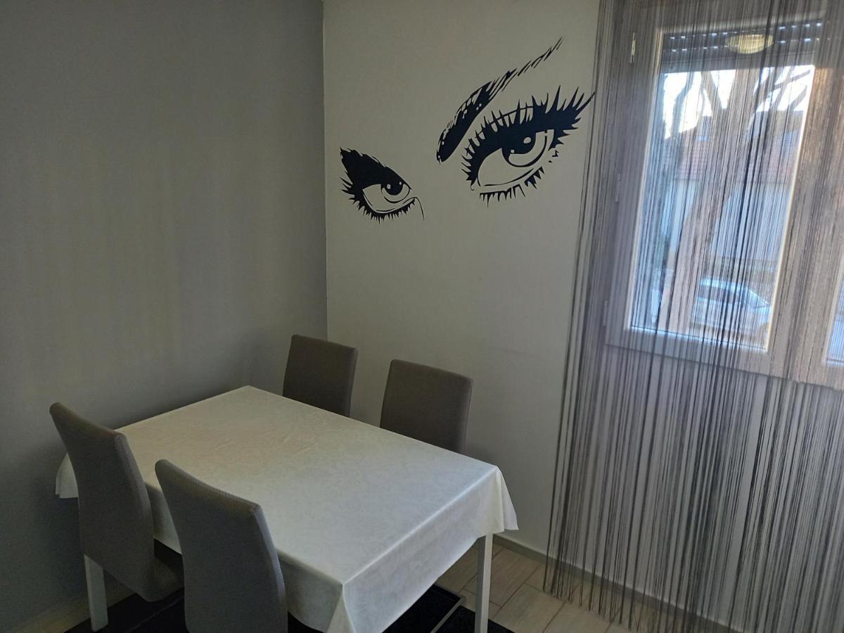 Apartment Sven Vinkovci Bagian luar foto