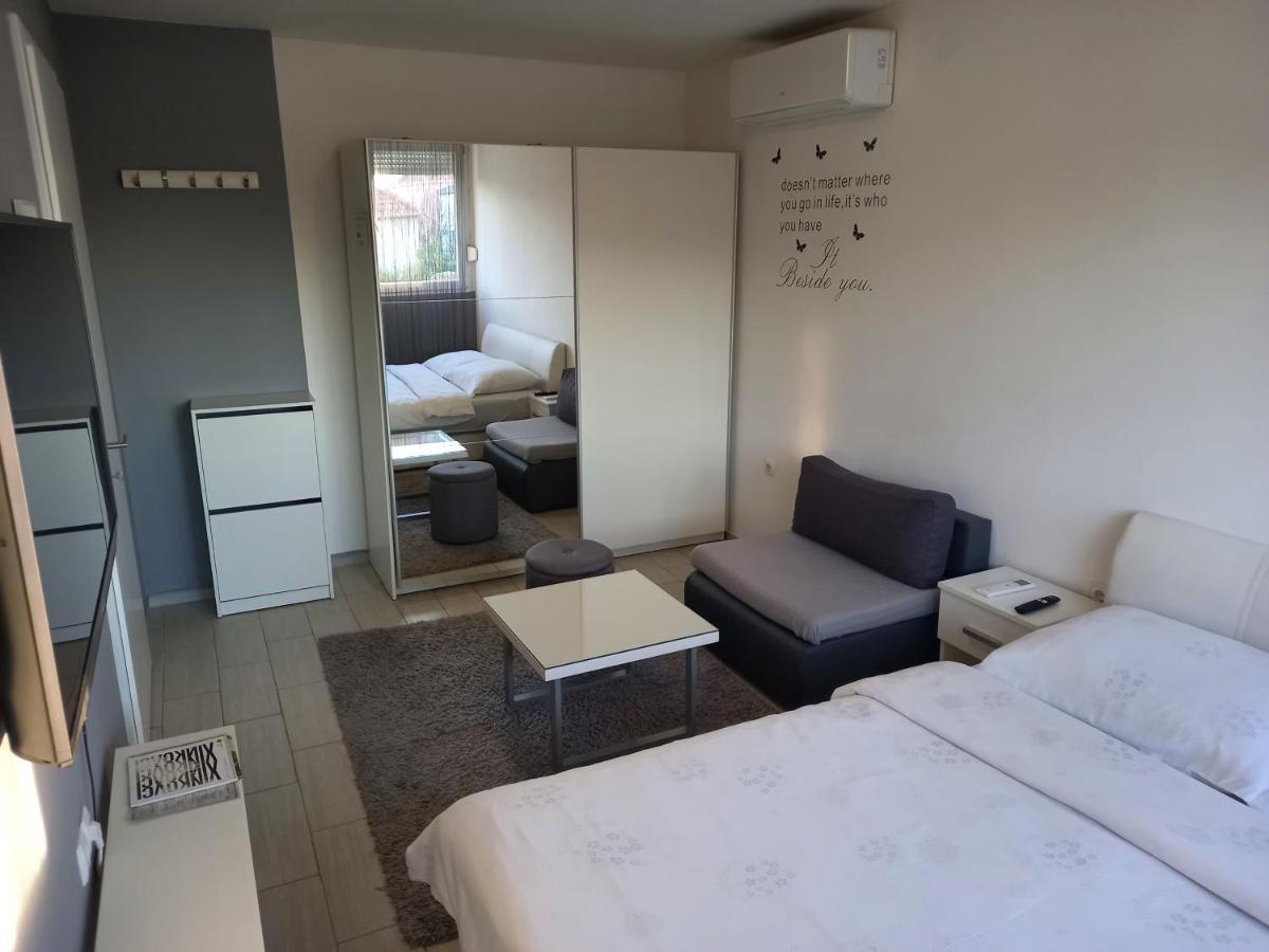 Apartment Sven Vinkovci Bagian luar foto