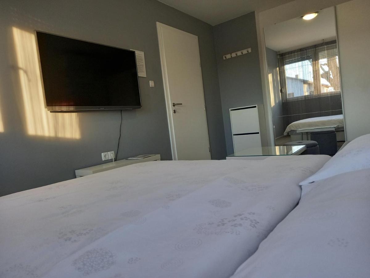 Apartment Sven Vinkovci Bagian luar foto