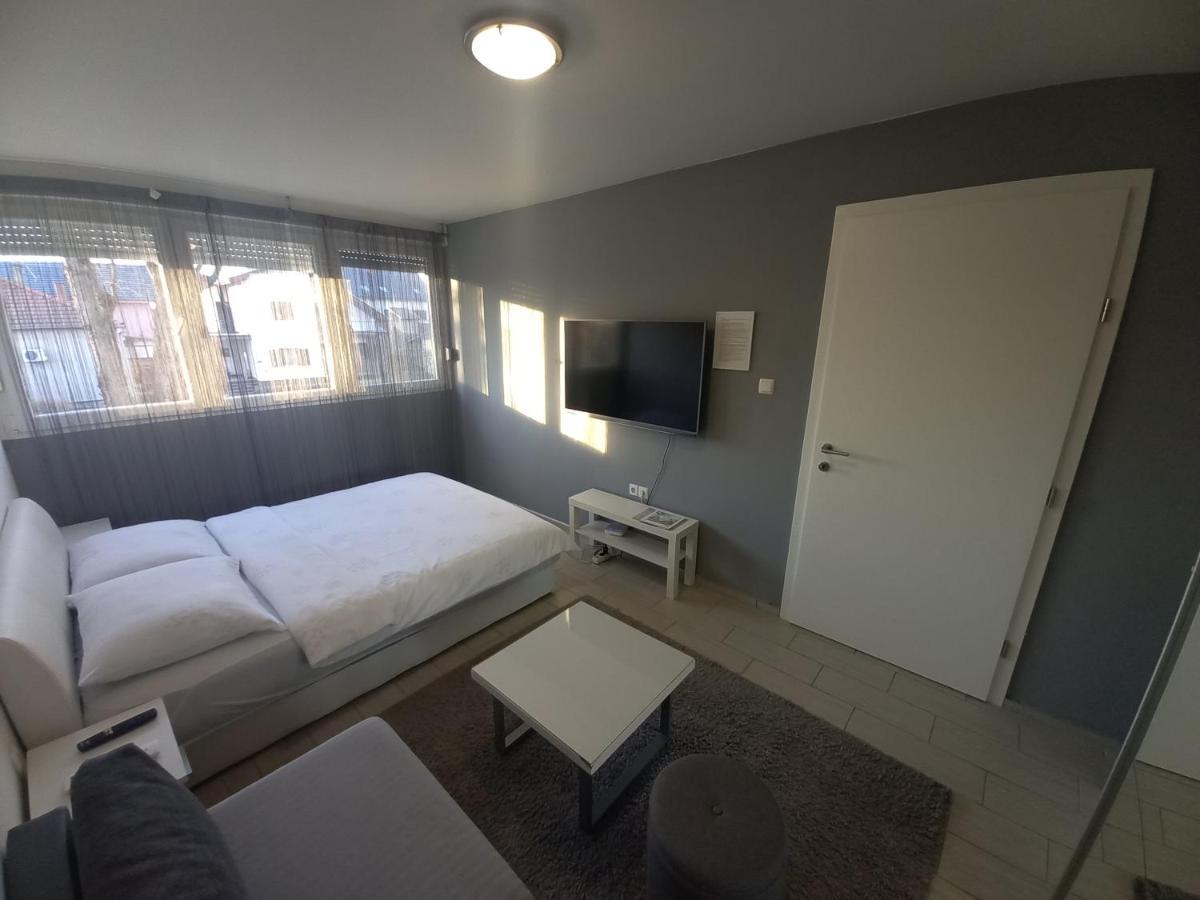 Apartment Sven Vinkovci Bagian luar foto