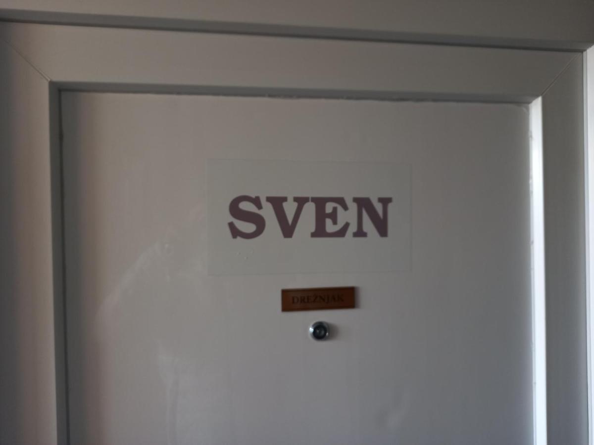 Apartment Sven Vinkovci Bagian luar foto