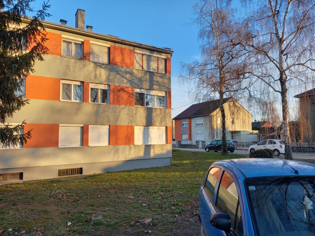 Apartment Sven Vinkovci Bagian luar foto