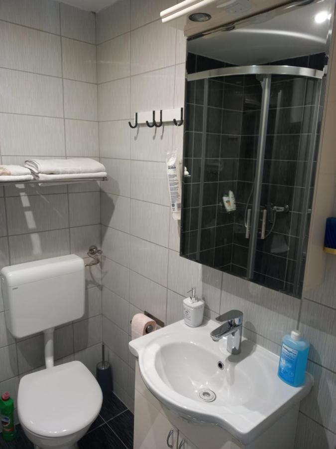 Apartment Sven Vinkovci Bagian luar foto