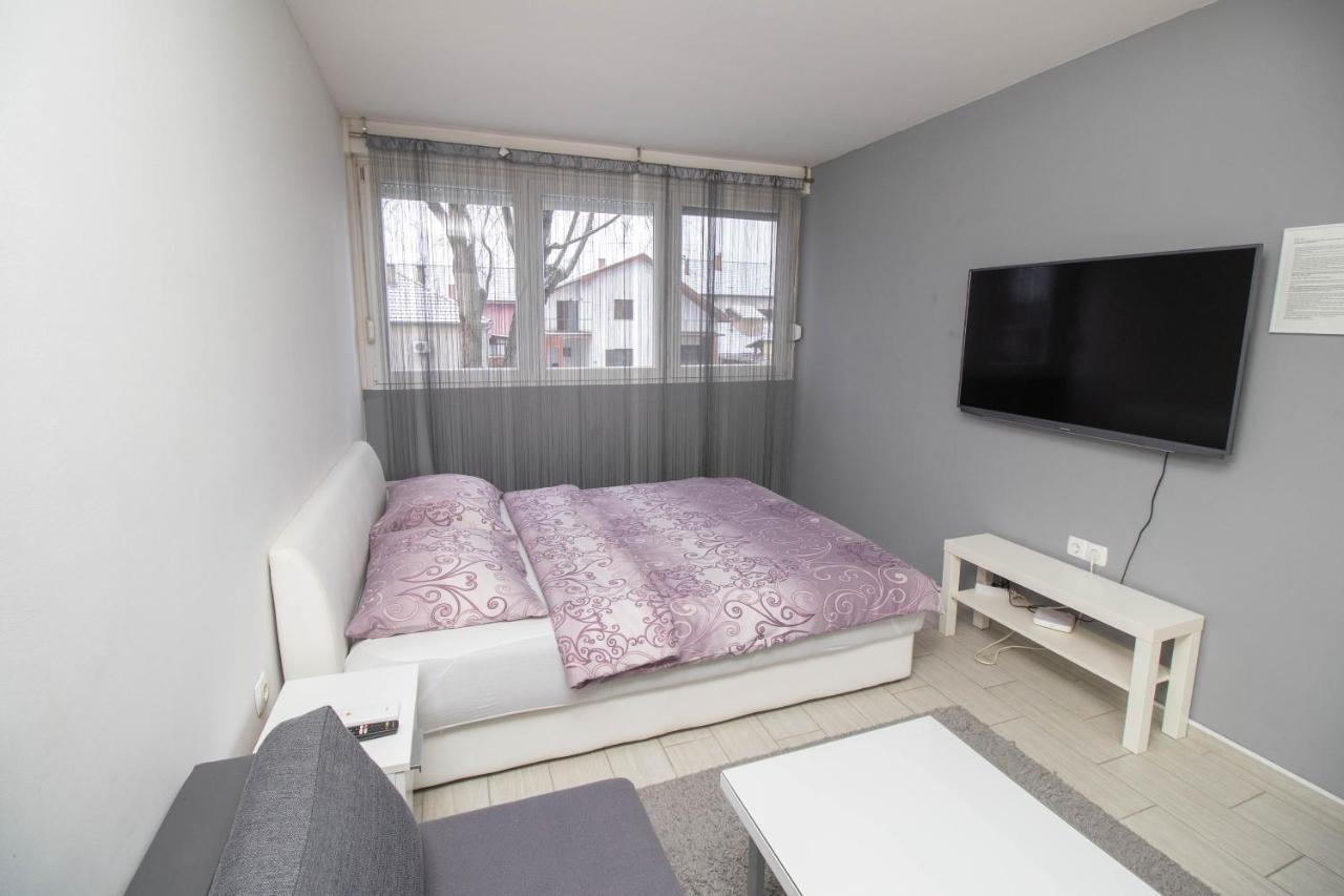 Apartment Sven Vinkovci Bagian luar foto